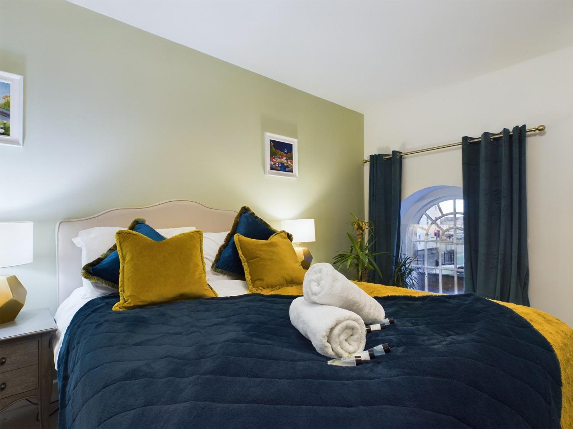 Modern Duplex Central Free Parking Wi-Fi Apartment Cheltenham Exterior photo